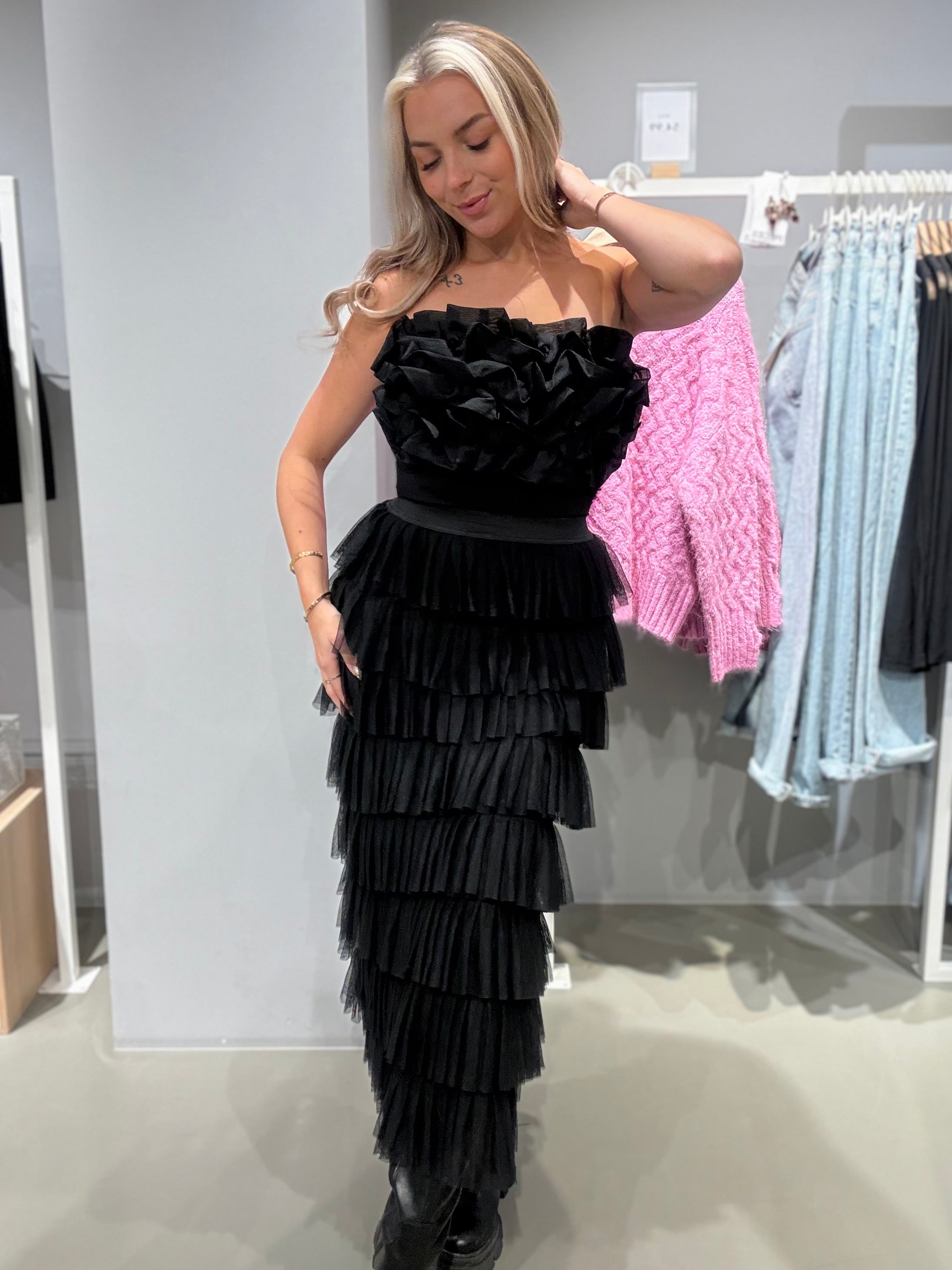 VITRYKA Midi Skirt - Black